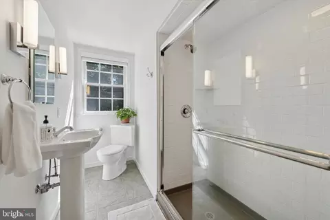 Bath - 103 Deepdale Rd, Wayne, PA 19087 photo 3 of 4