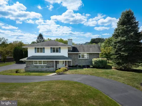 121 Shoreline Dr, Downingtown, PA 19335