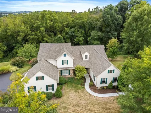 219 S Pine St, Elverson, PA 19520