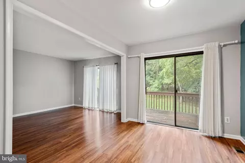Living - 11 Algonquin Ct, Chesterbrook, PA 19087 photo 3 of 6