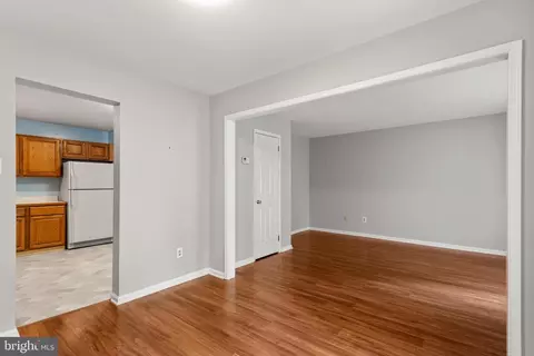 Living - 11 Algonquin Ct, Chesterbrook, PA 19087 photo 5 of 6