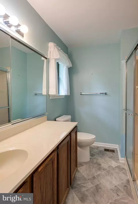 Bath - 11 Algonquin Ct, Chesterbrook, PA 19087 photo 3 of 5