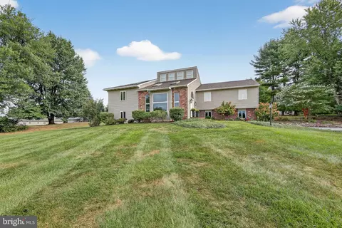127 Clearview Dr, Downingtown, PA 19335
