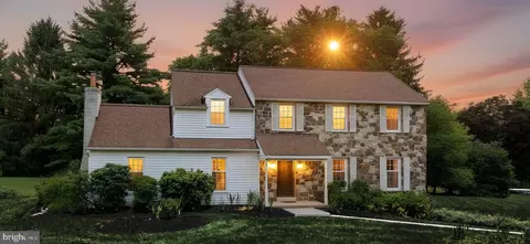 13 Anthony Dr, Malvern, PA 19355