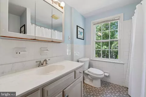 Bath - 349 Colket Ln, Wayne, PA 19087 photo 4 of 4
