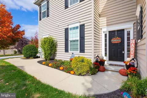 94 New Village Greene Dr, Honey Brook, PA 19344