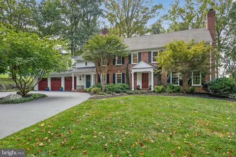 17 Foxchase Rd, Malvern, PA 19355