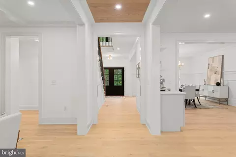 Entry Way - 760 Old Eagle School Rd, Wayne, PA 19087 photo 2 of 18
