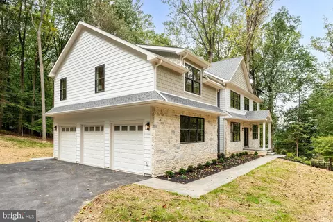 Exterior - 760 Old Eagle School Rd, Wayne, PA 19087 photo 4 of 7
