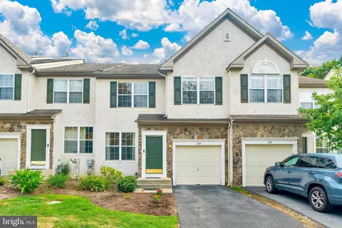 108 Mountain View Dr, West Chester, PA 19380