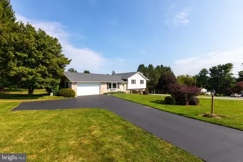 205 Overlook Dr, Coatesville, PA 19320