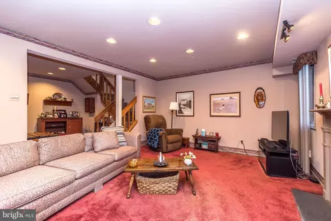 Living - 68 Amity Dr, Chesterbrook, PA 19087 photo 4 of 6