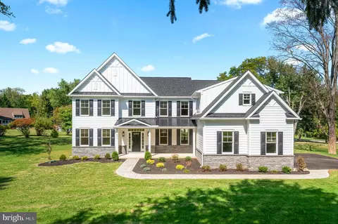 477 Black Swan Ln, Berwyn, PA 19312