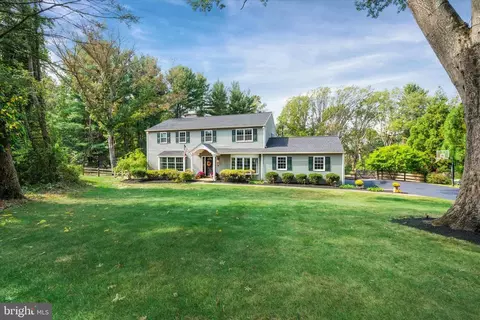 1048 General Allen Dr, West Chester, PA 19382