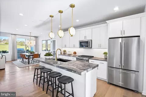 31 Grayson Ln, Downingtown, PA 19335