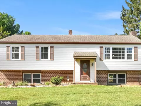 1514 Hillcrest Ln, Downingtown, PA 19335
