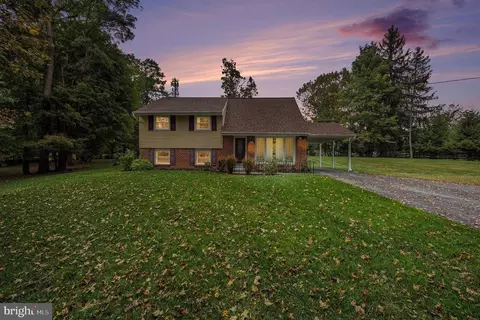 1303 College Hill Dr, Thornton, PA 19373
