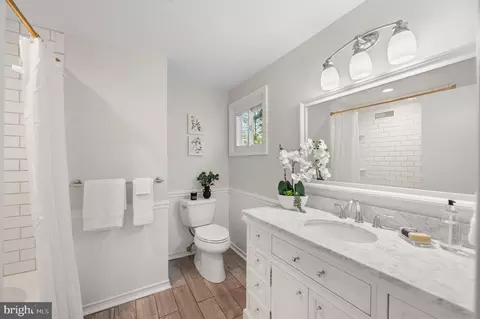 Bath - 675 Walker Rd, Wayne, PA 19087 photo 2 of 4