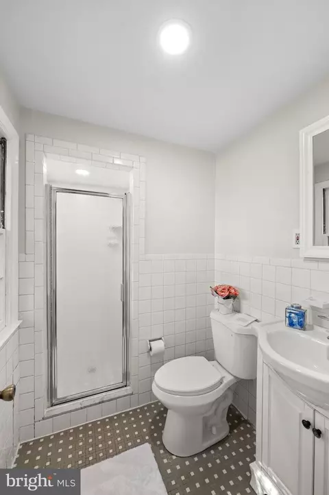 Bath - 675 Walker Rd, Wayne, PA 19087 photo 4 of 4