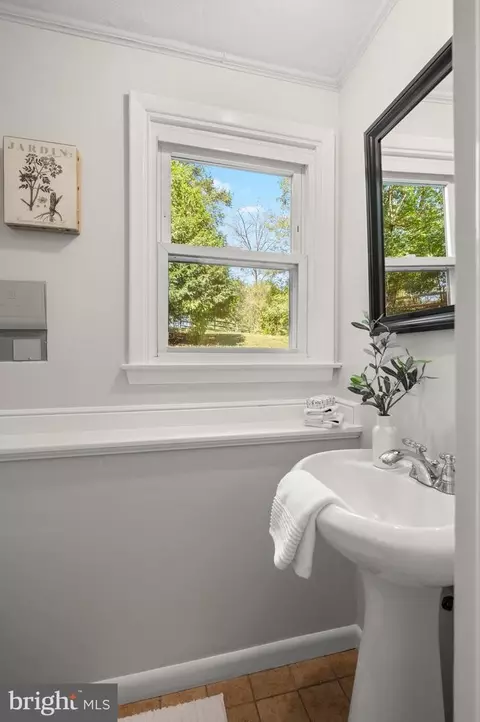 Bath - 675 Walker Rd, Wayne, PA 19087 photo 1 of 4