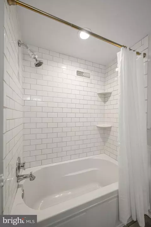Bath - 675 Walker Rd, Wayne, PA 19087 photo 3 of 4