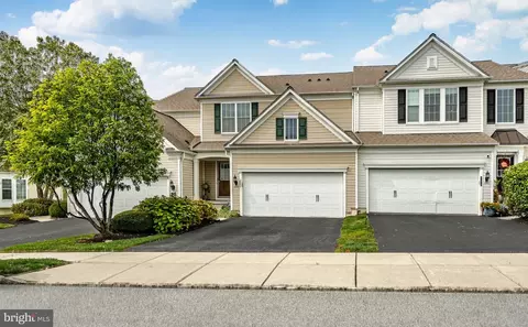 297 N Caldwell Cir, Downingtown, PA 19335
