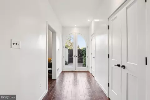 Entry Way - 6 Avignon, Devon, PA 19333 photo 1 of 7