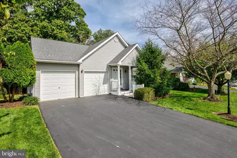 403 E Glenview Dr, West Grove, PA 19390