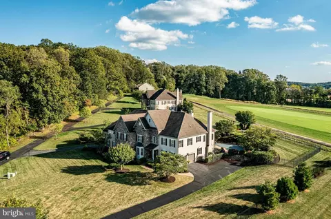 319 Ironstone Ln, Elverson, PA 19520