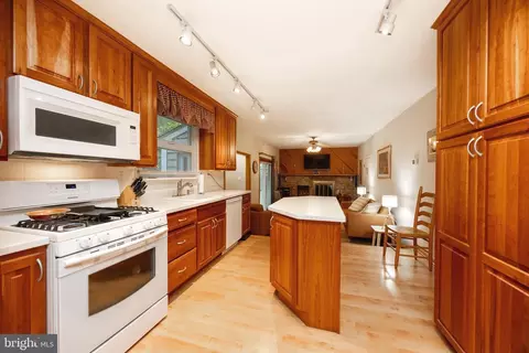 Kitchen - 208 Morris Rd, Exton, PA 19341 photo 3 of 3