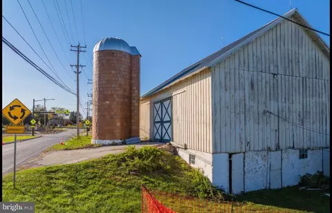 703 E Reeceville Rd, Coatesville, PA 19320