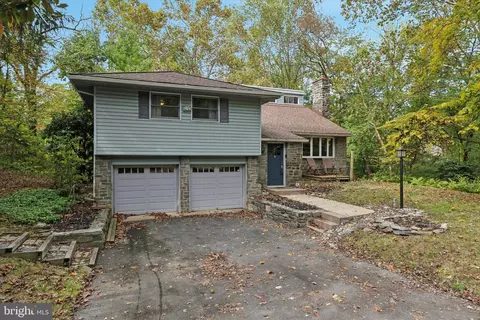 Exterior - 808 Berwyn Baptist Rd, Devon, PA 19333 photo 2 of 6