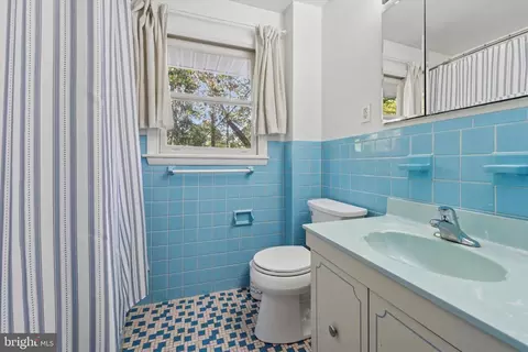 Bath - 808 Berwyn Baptist Rd, Devon, PA 19333 photo 3 of 4