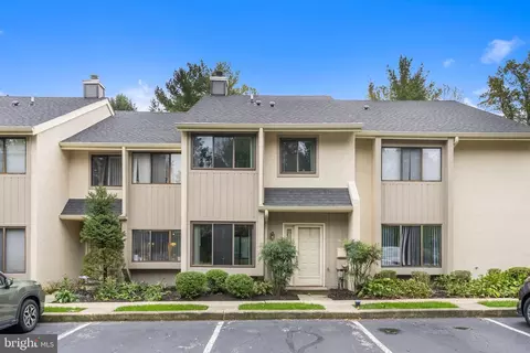 45 Landmark Dr, Malvern, PA 19355