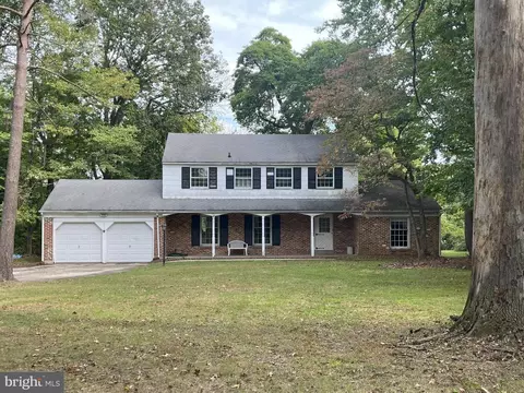 11 Harvey Ln, Malvern, PA 19355