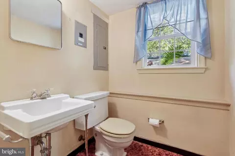 Bath - 306 Devonshire Rd, Devon, PA 19333 photo 3 of 3