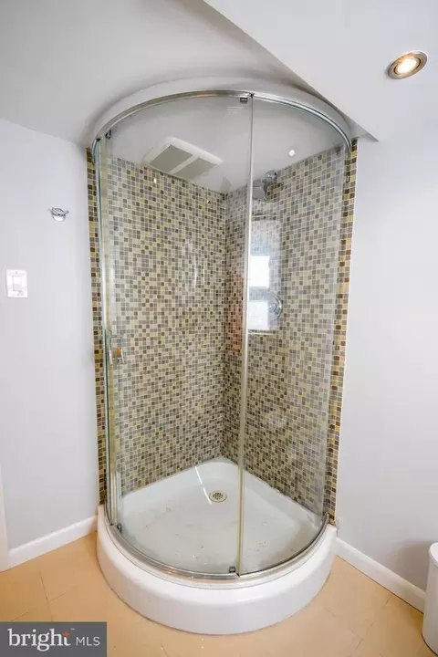 Bath - 109 Glendale Rd, Exton, PA 19341 photo 6 of 6