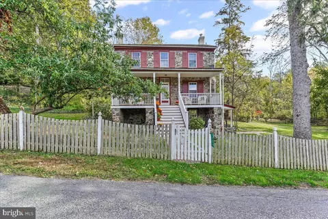 1420 Hollow Rd, Chester Springs, PA 19425