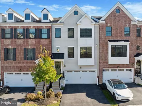 50 Parkview Cir, Wayne, PA 19087