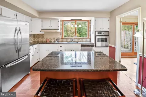 Kitchen - 387 Devonshire Rd, Devon, PA 19333 photo 2 of 4