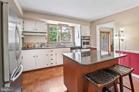 Kitchen - 387 Devonshire Rd, Devon, PA 19333 photo 3 of 4