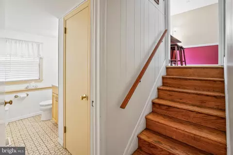 Entry Way - 387 Devonshire Rd, Devon, PA 19333 photo 4 of 5