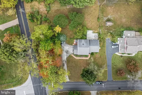 View/Area - 387 Devonshire Rd, Devon, PA 19333 photo 2 of 5