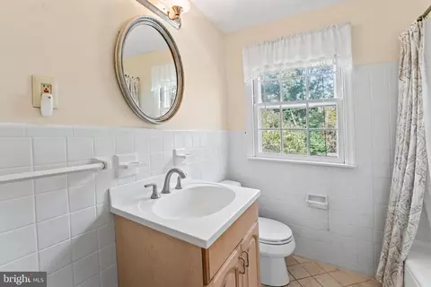 Bath - 387 Devonshire Rd, Devon, PA 19333 photo 2 of 2