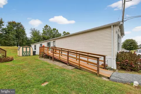 8 Penney Ln, Coatesville, PA 19320