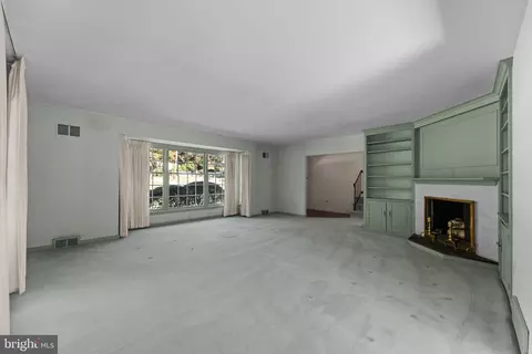 Living - 962 Weadley Rd, Radnor, PA 19087 photo 2 of 6
