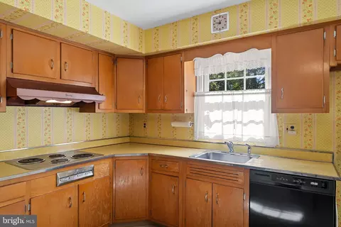 Kitchen - 962 Weadley Rd, Radnor, PA 19087 photo 2 of 2