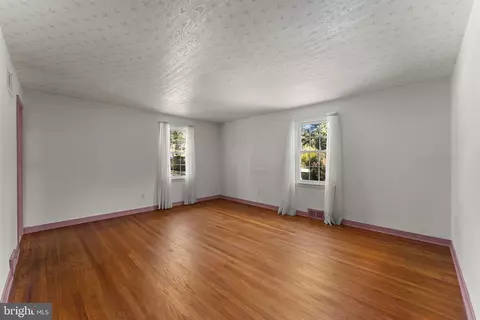 Living - 962 Weadley Rd, Radnor, PA 19087 photo 5 of 6
