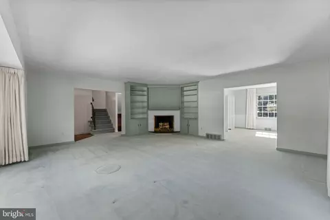 Living - 962 Weadley Rd, Radnor, PA 19087 photo 3 of 6