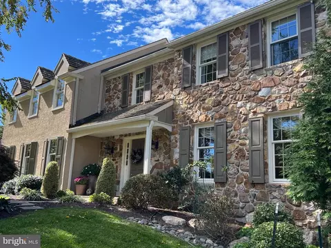 287 Stonegate Dr, Devon, PA 19333